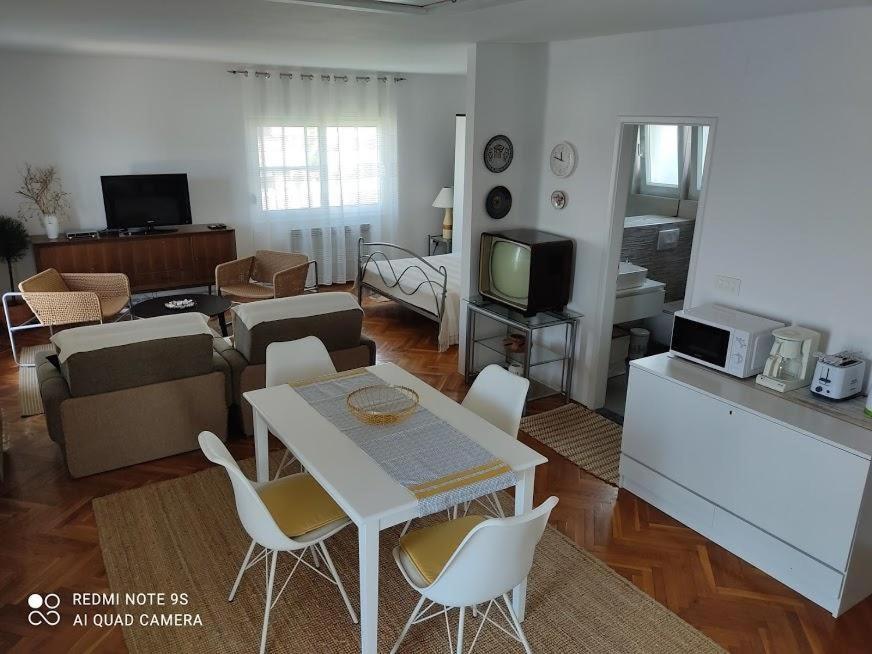 Amazing Seaview Apartment With A Balcony Near The Beach - Kneza Trpimira I Zadar Luaran gambar